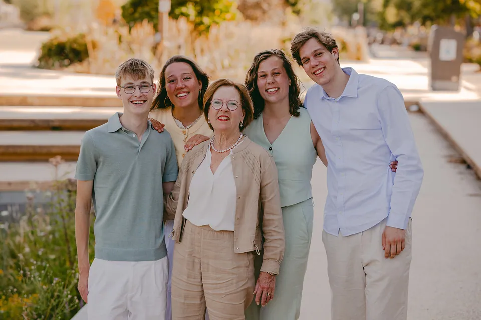 Grote familie: Drie generaties in de stad, door The Visual Journeys